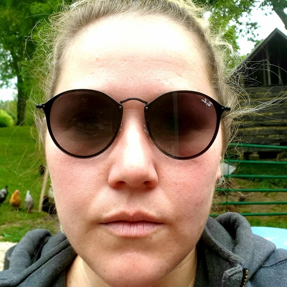 Ray Ban Black mirrored lense on black metal frame - Picture 2 of 4